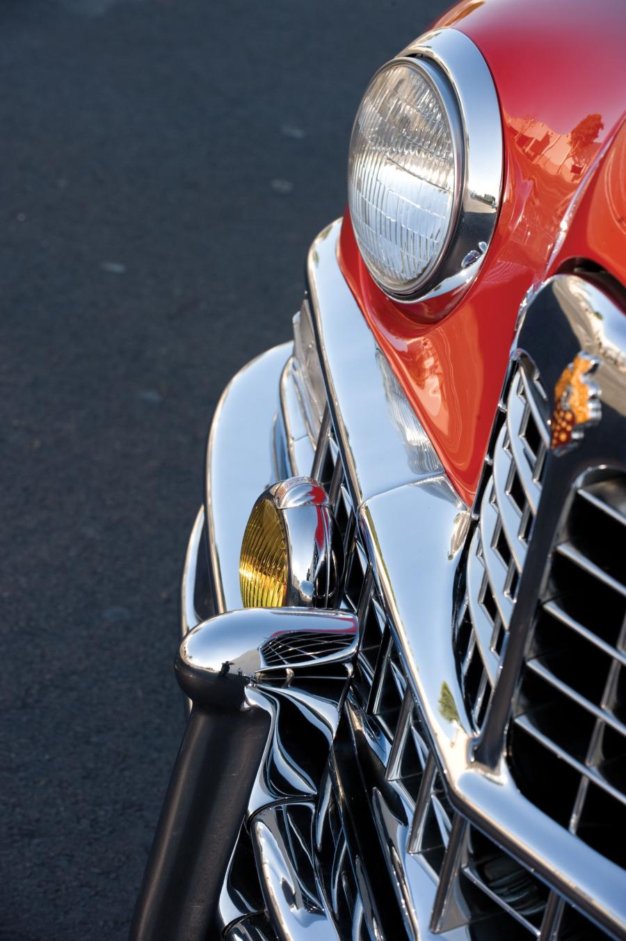 Детали экстерьера Packard Custom Eight Convertible Coupe 1948 года  (фото 4 из 7)